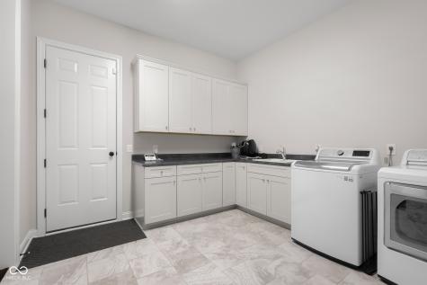 5059 Oak Ridge Trail Columbus IN 47201