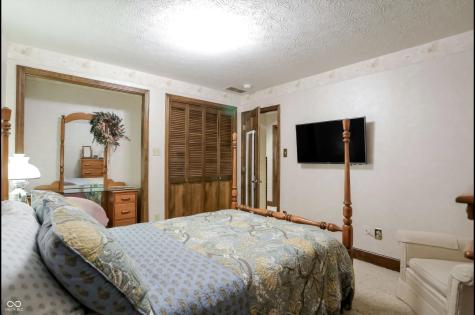 7592 S Poplar Point Drive Trafalgar IN 46181