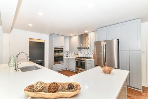 8404 Spring Mill Court Indianapolis IN 46260