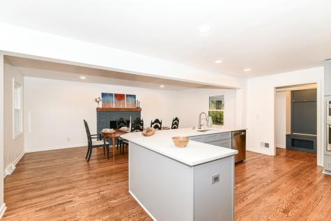 8404 Spring Mill Court Indianapolis IN 46260