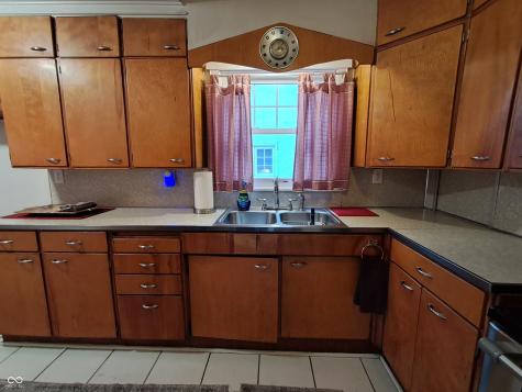 617 E 37th Street Indianapolis IN 46205