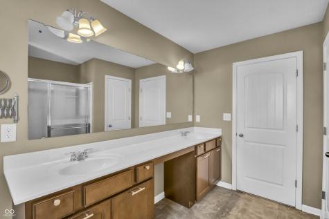 2548 Shadow Bend Drive Columbus IN 47201
