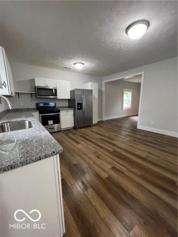 307 E Wall Street Advance IN 46102