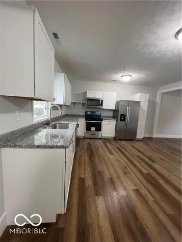 307 E Wall Street Advance IN 46102