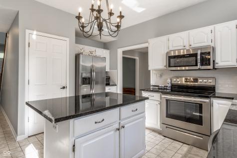 6931 Bluffgrove Circle Indianapolis IN 46278