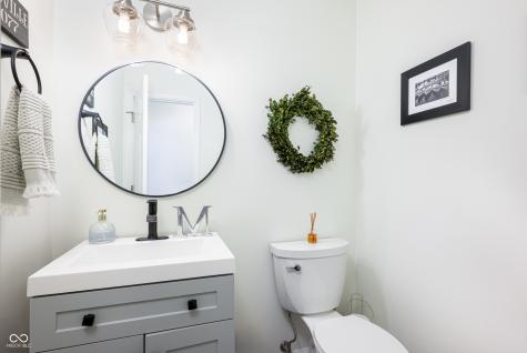 195 Governors Lane Zionsville IN 46077