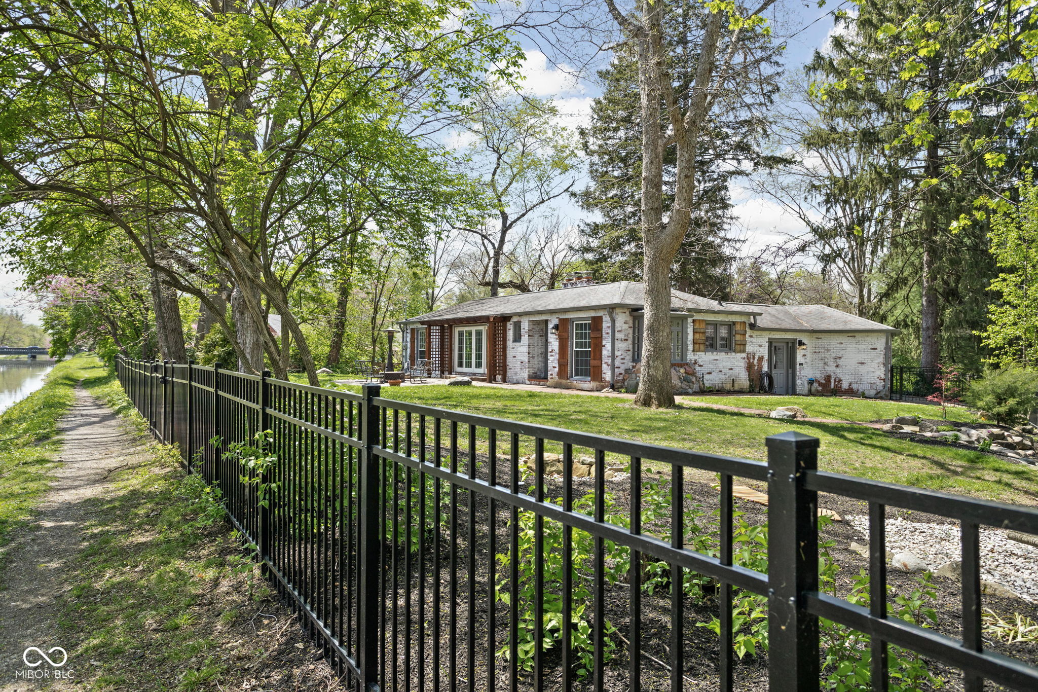 157 E 61st Street Indianapolis IN 46220