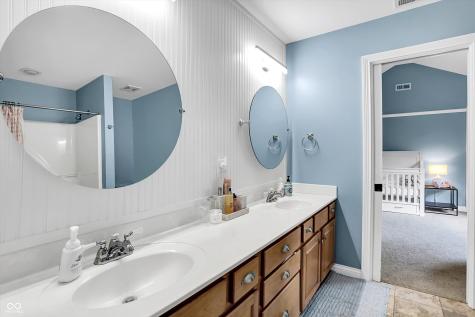 565 Isenhour Hills Drive Zionsville IN 46077