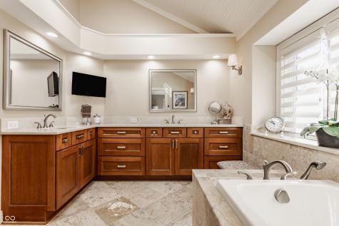8613 Seaward Lane Indianapolis IN 46256