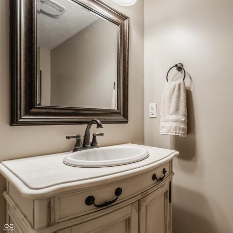 8613 Seaward Lane Indianapolis IN 46256