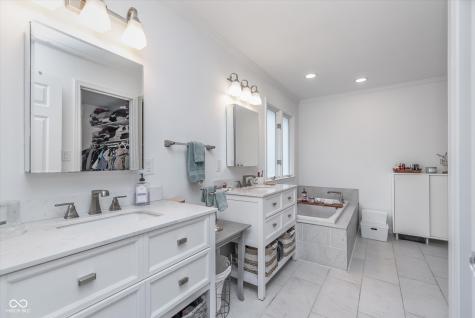 333 S 4th Street Zionsville IN 46077