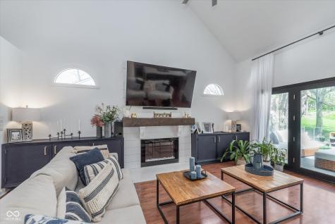 333 S 4th Street Zionsville IN 46077