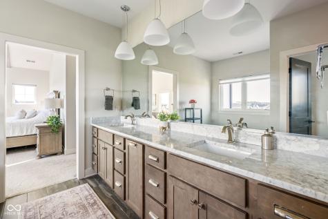 18331 Lakes End Court Westfield IN 46074
