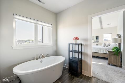 18331 Lakes End Court Westfield IN 46074