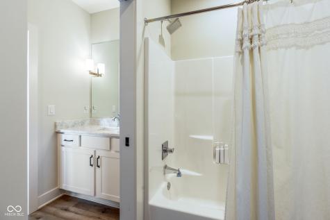 18331 Lakes End Court Westfield IN 46074