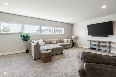 18331 Lakes End Court Westfield IN 46074