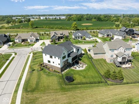 18331 Lakes End Court Westfield IN 46074