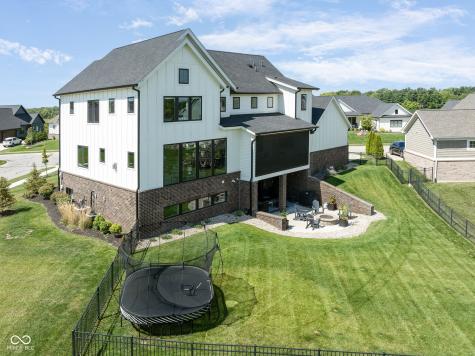 18331 Lakes End Court Westfield IN 46074