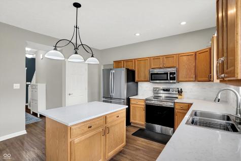 6274 Saddletree Drive Zionsville IN 46077