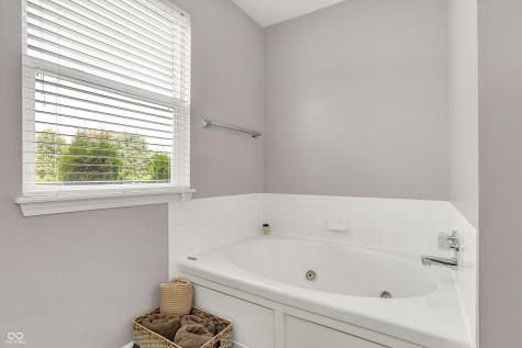 6274 Saddletree Drive Zionsville IN 46077