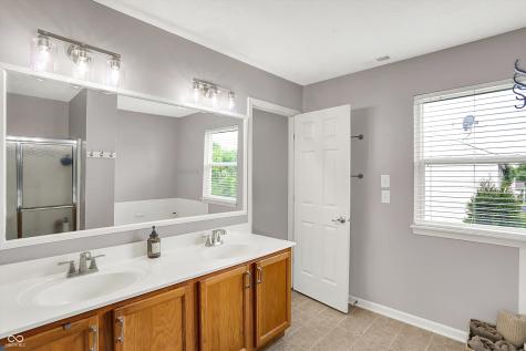 6274 Saddletree Drive Zionsville IN 46077