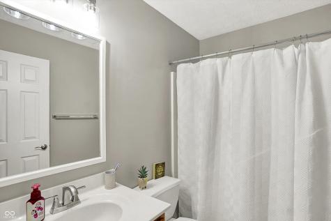 6274 Saddletree Drive Zionsville IN 46077