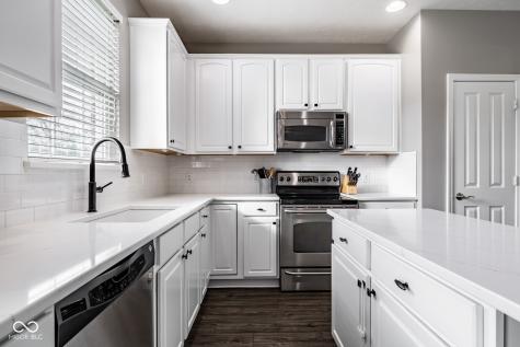 6821 Woodhaven Place Zionsville IN 46077