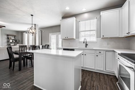 6821 Woodhaven Place Zionsville IN 46077