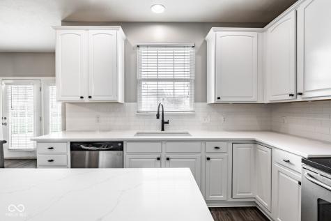 6821 Woodhaven Place Zionsville IN 46077