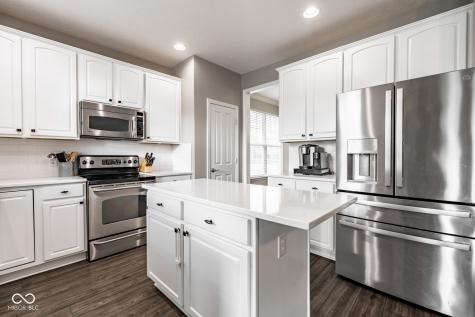 6821 Woodhaven Place Zionsville IN 46077