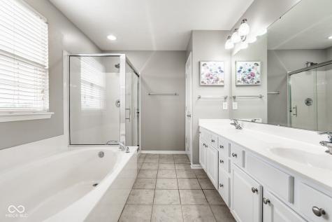 6821 Woodhaven Place Zionsville IN 46077