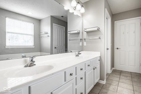 6821 Woodhaven Place Zionsville IN 46077