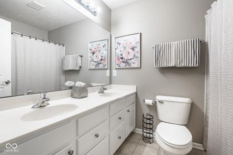 6821 Woodhaven Place Zionsville IN 46077