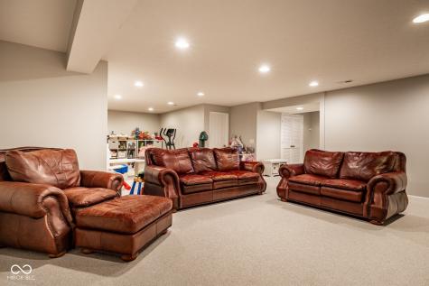 6821 Woodhaven Place Zionsville IN 46077