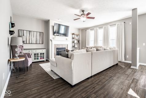 6821 Woodhaven Place Zionsville IN 46077