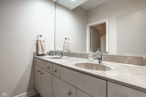 4548 Chase Oak Court Zionsville IN 46077