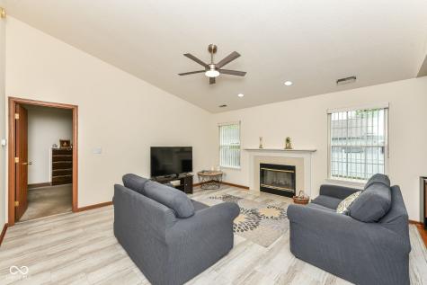 2275 Historic Oaks Boulevard Indianapolis IN 46214