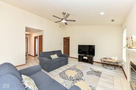 2275 Historic Oaks Boulevard Indianapolis IN 46214