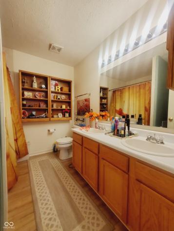 10916 Meadow Lake Drive Indianapolis IN 46229
