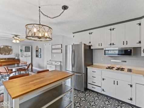 2823 Shakespeare Drive Southport IN 46227