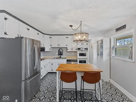 2823 Shakespeare Drive Southport IN 46227