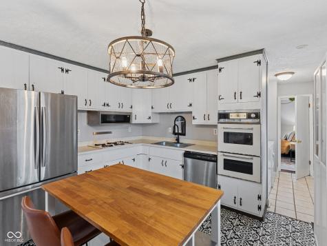 2823 Shakespeare Drive Southport IN 46227