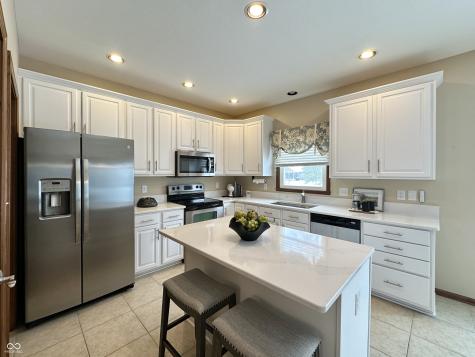 9233 Lakewind Court Indianapolis IN 46256