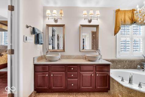 11490 Niagara Drive Fishers IN 46037