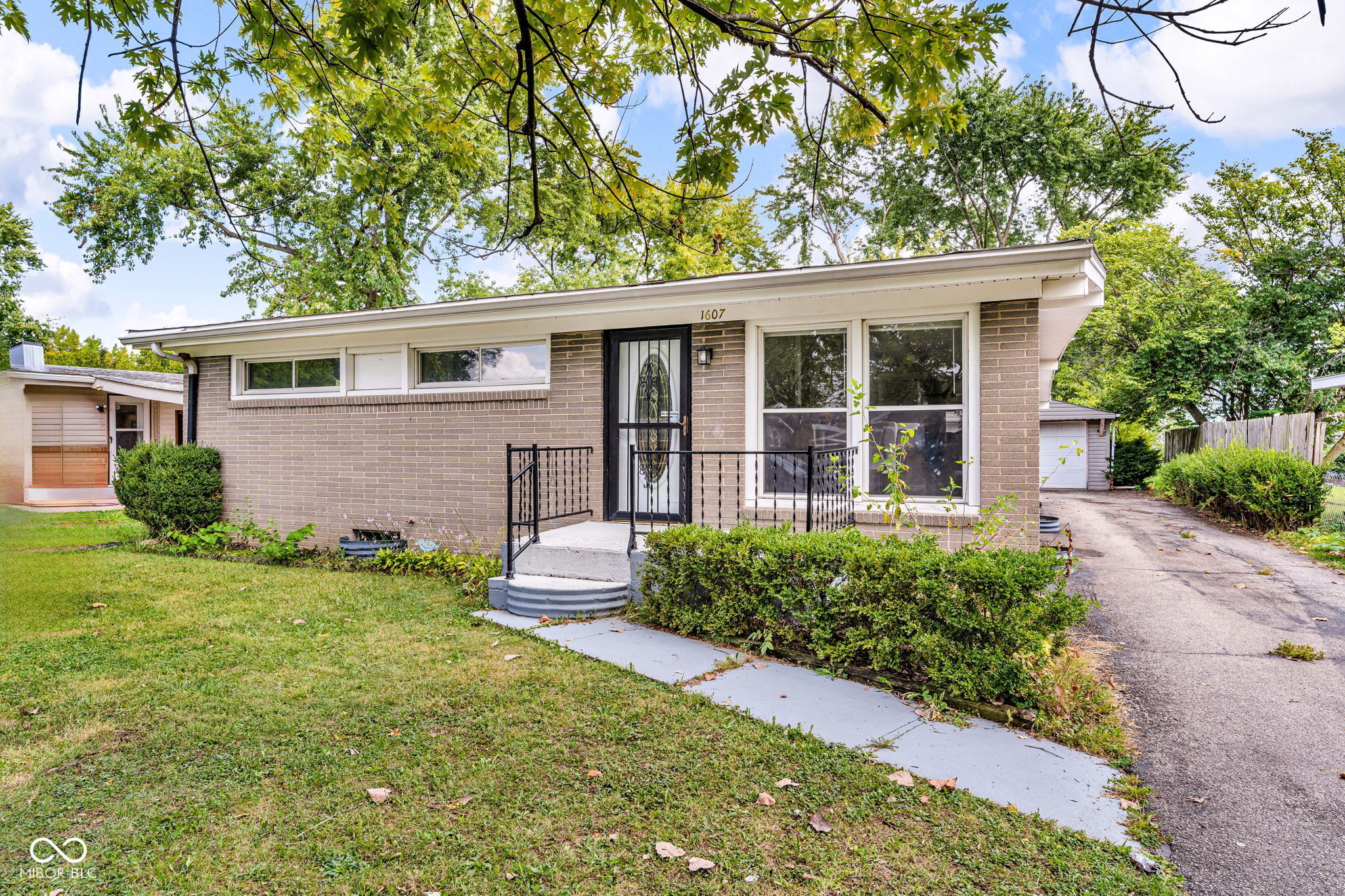 1607 Elmhurst Drive Indianapolis IN 46219