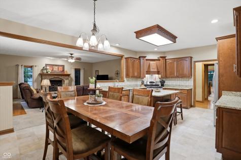 4302 W Woodbridge Lane New Palestine IN 46163