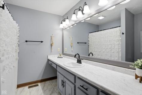 4302 W Woodbridge Lane New Palestine IN 46163