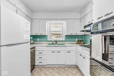 1687 N Avon Avenue Avon IN 46123