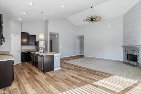 121 Halldale Drive Whiteland IN 46184