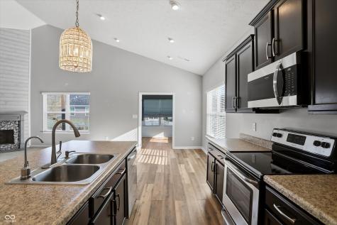 121 Halldale Drive Whiteland IN 46184
